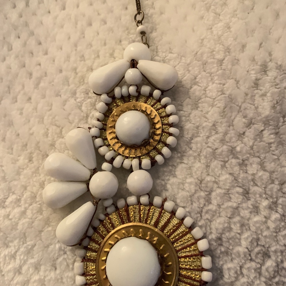White Statement Necklace - Picture 6 of 7